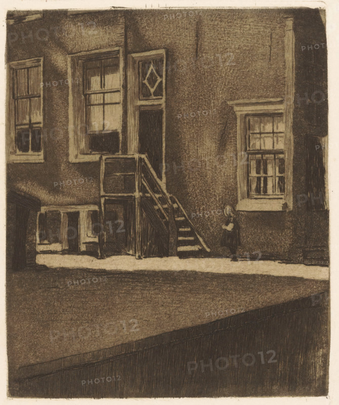 Side entrance with wooden stairs of Krom Boomssloot 69 in Amsterdam, print, The side entrance of Krom Boomssloot 69 was located on Korte Dijkstraat. A child stands in front of the stairs., watermark, printmaker: Willem Witsen, Amsterdam, c. 1906, paper, etching, aquatint, intaglio printmaking technique, height 180 mm x width 149 mm, urban housing, window, toddler, Krom Boomssloot, A monochrome etching of a building facade with textured walls, several multi-paned windows with visible frames and curtains, a wooden exterior staircase leading to an elevated doorway, a small figure standing near the base of the stairs holding something close to their chest, and shadowed ground surfaces in the foreground.