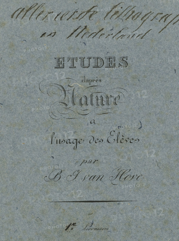 Cover for études d'après nature a l'usage des elèves, Etudes d'après nature a l'usage des elèves, wrapper, print, Cover with four loose prints., printmaker: Bartholomeus Johannes van Hove, Netherlands, printer (person): Daniël Abrahams, The Hague, 1824 - 1825, printer (person), paper, lithography, lithography on blue paper, height 285 mm x width 220 mm x height 285 mm x width 440 mm, A textured blue-gray sheet with dark ink handwriting and decorative lettering arranged vertically; near the top there is cursive script in darker ink, below it a bold block-style word in shaded outline, then a large ornate calligraphic flourish forming a decorative word, followed by several lines of flowing cursive text in different styles spaced down the page; a thin horizontal rule appears about midway, and the paper shows subtle speckles, fibers, and small darker marks throughout.