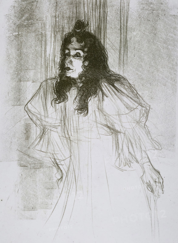 Miss May Belfort (original title), Portrait of May Belfort (May Egan) with two figures and a piano, print, printmaker: Henri de Toulouse-Lautrec (signed by artist), France, publisher: La Revue blanche, Paris, 1895, paper, tone lithography, tone lithography in dark green and black with tone block in beige and planing technique, height 538 mm x width 418 mm, Person, May Belfort, historical persons, portrait of a musician, A monochrome pencil sketch shows a person with long wavy hair wearing a loose flowing garment with wide sleeves; the face is rendered with dark shading around the eyes and lips, and the hair is dark and textured, tied in a small top knot; the figure stands against a faintly shaded vertical backdrop, one arm bent with a hand resting near the hip and the other arm hanging with a loosely sketched hand, while light sketch lines define the drapery and the lower portion of the garment.
