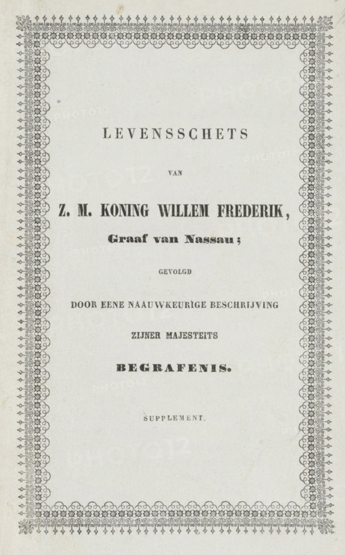 Booklet with two plates of the death of King William I in Berlin, 1843, Biographical sketch of H.M. King William Frederick, Count of Nassau, followed by an accurate description of His Majesty's funeral. Supplement, print, December 22, 1843. Cover with three leaves and two plates. On the reverse side a skull and crossed bones. This booklet appeared as a supplement to a larger work with more plates from 1844., publisher: Koenraad Fuhri, The Hague, 1844, Koenraad Fuhri, publisher, paper, letterpress printing, lithography, text and ornament in letterpress, plates in lithography, height 180 mm x width 105 mm, Person, William I of the Netherlands, Funeral of King William I, Berlin, Period, 1843-12-22, A rectangular sheet with an ornate decorative border featuring repeating floral and geometric motifs along the edges, enclosing a centered layout of dark printed lines of varying boldness spaced vertically on a light textured background.