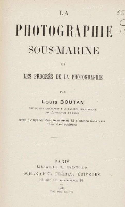 La photographie sous-marine et les progrès de la photographie, book, writer (clerical worker): Louis Boutan, publisher: Schleicher Frères, Paris, 1900, writer (clerical worker), textile materials, pasteboard, paper, linen (material), printing, autotype, photoaquatint, color on cut, height 227 mm x width 147 mm x thickness 27 mm, A cream-colored page with large dark serif headings centered near the top, smaller lines of dark serif text below, and a narrow horizontal line roughly midpage, with additional centered dark serif text and spaced lines toward the lower half, and slight discoloration along the left edge.