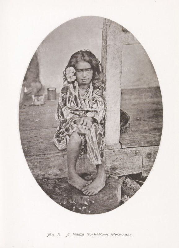 A little Tahitian Princess, Portrait of an unknown girl from Tahiti, page, photomechanical print, number: 'No. 5.', photographer: Henry Stuart-Wortley, Tahiti, cliché maker: Meisenbach's Autotype Company, printer (person): Meisenbach's Autotype Company, 1880, Meisenbach's Autotype Company, photographer, French Polynesia, paper, collotype, photoprint, height 158 mm x width 115 mm, child (at home) - AA - girl, A young girl sits on a wooden porch next to a vertical post, wearing a patterned wrap and multiple beaded necklaces, with a flower tucked behind one ear and her hands resting on her knees, bare feet visible on a stone step, and a woven basket placed behind her.