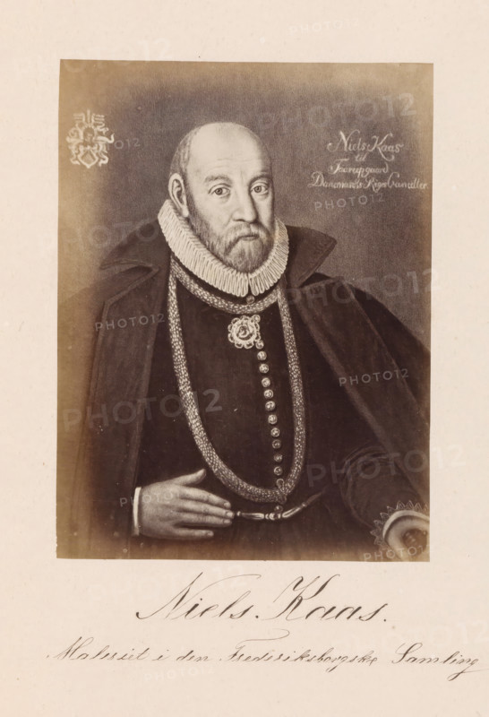 Photo reproduction of a painting depicting a portrait of Niels Kaas, Niels Kaas, photograph, reproduction, page, inscription: 'Maleriet i den Frederiksborgske Samling', photographer: Julius Wulff, after painting by anonymous, c. 1858 - in or before 1862, paper, albumen print, albumendruk, height 165 mm x width 123 mm, Person, politician, eg party leader, A sepia-toned portrait of a seated man shown from the torso up wearing a dark robe with a wide collar and a ruffled white neckpiece, a short beard and mustache, and a balding head; he has a long decorative chain draped around his neck with a medallion at the center and a row of buttons down his garment, one hand resting on his abdomen and the other partially visible at the lower right edge, a decorative emblem near the upper left of the portrait, and ornamental script visible at the top right and below the image.