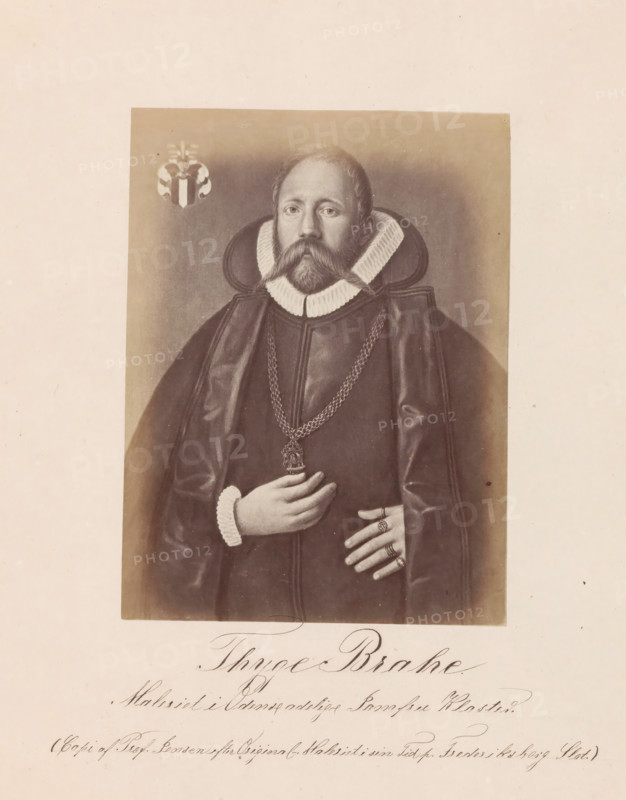 Photo reproduction of a painting depicting a portrait of Tycho Brahe, Thyge Brahe, photograph, reproduction, page, inscription: 'Maleriet paa, Frederiksborg Slot.)', photographer: Julius Wulff, after painting by anonymous, c. 1858 - in or before 1862, paper, albumen print, height 163 mm x width 122 mm, Person, Tycho Brahe, astronomy (and cosmography), A sepia-toned portrait of a man shown from the waist up wearing a dark robe with a broad, sculpted collar and a pleated white ruff at his neck, a full mustache and beard, and short hair; he wears a long chain with a pendant over his chest and multiple rings on the fingers of one hand while the other hand rests near his chest, and a small heraldic emblem appears in the upper corner of the rectangular image, all set against a lighter background with a wide margin around the portrait.