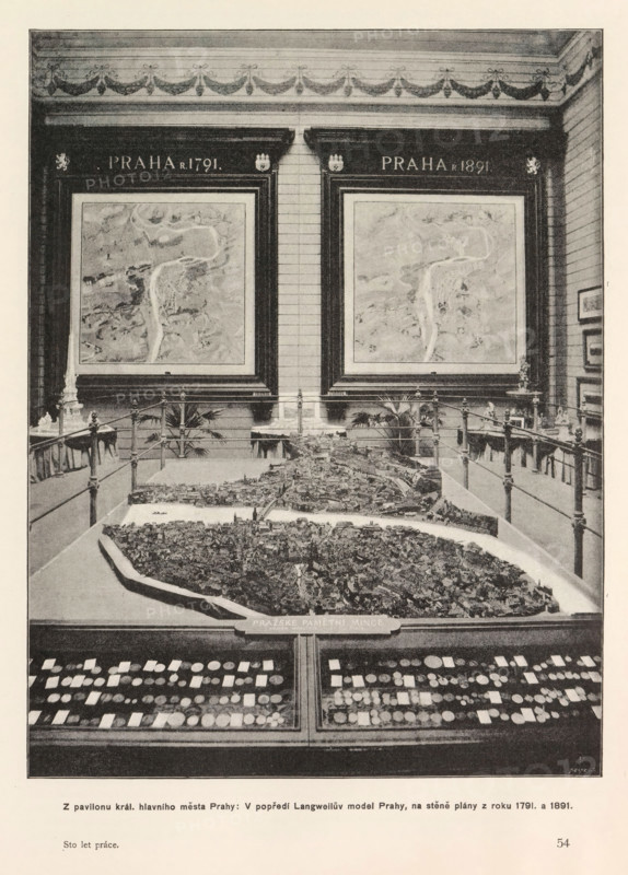 Z pavilonu král. hlavniho mesta Prahy: V popredí Langweiluv model Prahy, na stene plány z roku 1791. a 1891, Model of Prague and two maps of the city in the royal pavilion in Prague, page, photomechanical print, Prague, cliché maker: Carl Bellmann, c. 1891 - in or before 1895, photographer, paper, autotypie, height 246 mm x width 190 mm, prospect of city, town panorama, silhouette of city, maps, atlases, interior, representation of a building, A black and white photograph of an interior exhibition room showing a large detailed scale model of a city on a central raised table, surrounded by low railings and small posts, with framed maps or plans mounted on the wall behind the model and decorative molding along the top of the wall, flanked by display cases and small pedestals holding objects and plants, and a foreground display case full of many round and rectangular items.