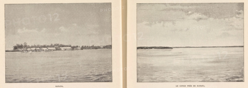 Banana, Photo reproduction of a drawing depicting a view of Banana, reproduction, page, photomechanical print, cliché maker: Stengel & Markert, Dresden, after drawing by L. Hille, Congo (country), in or after 1896 - in or before 1899, photographer, Saxony, paper, autotypie, height 89 mm x width 118 mm, harbour, city-view in general, 'veduta', A wide grayscale image spanning two pages with a vertical seam at center, showing calm water in the foreground and low shoreline across the middle; on the left side the shoreline features a row of small buildings and clusters of palm trees with a few small boats moored along the water, while the right side shows an extended, flatter shoreline with sparse vegetation under a sky filled with light, wispy clouds.