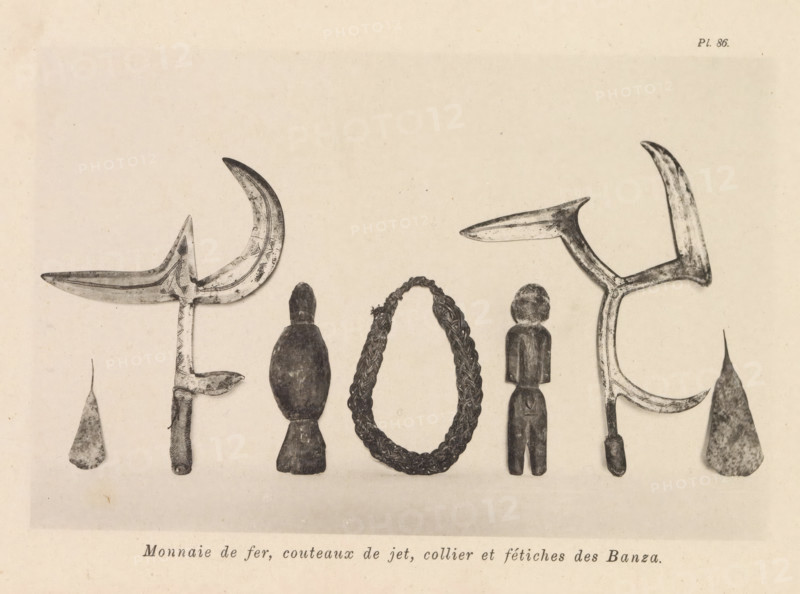 Money, throwing knives, necklace and fetishes of the Banza, a necklace and idols of the Banza (former title), a necklace and religious images of the Banza, page, photomechanical print, number: 'Pl. 86.', photographer: Franz Thonner, clichémaker: Stengel & Markert, Dresden, 1896, Saxony, paper, collotype, photoprint, height 110 mm x width 160 mm, sculpture, tools, aids, implements, crafts and industries: knife, necklace, Several carved objects arranged side by side against a light background, including pairs of curved, crescent-shaped metal pieces with textured surfaces and pointed ends, teardrop-shaped flat pieces with mottled patterns, a braided loop with tightly woven strands forming an oval, and two carved wooden figures with simplified rounded heads and elongated bodies.