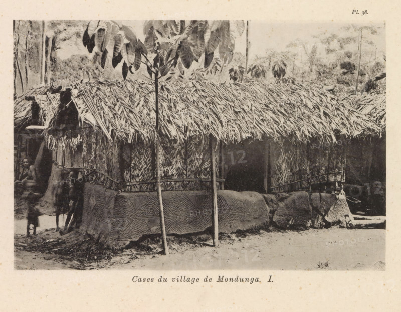 Exterior of a dwelling in a village of the Mondunga, Cases du village de Mondunga I, page, photomechanical print, number: 'Pl. 38.', photographer: Franz Thonner, Congo (country), cliché maker: Stengel & Markert, Dresden, 1896, Saxony, paper, collotype, photogravure, height 108 mm x width 160 mm, housing, façade (of house or building), A thatched-roof structure with layered palm or grass leaves covering the roof sits in the center of the image, supported by slender vertical poles and surrounded by woven wall panels and textured fabric wraps; a young tree with broad leaves stands in front of the roof, partially obscuring it, while foliage and taller trees form a background; to the left, several partially visible people stand or sit near the building, with one child closer to the foreground; the ground in front of the structure appears sandy with scattered debris and a low raised base around the building.