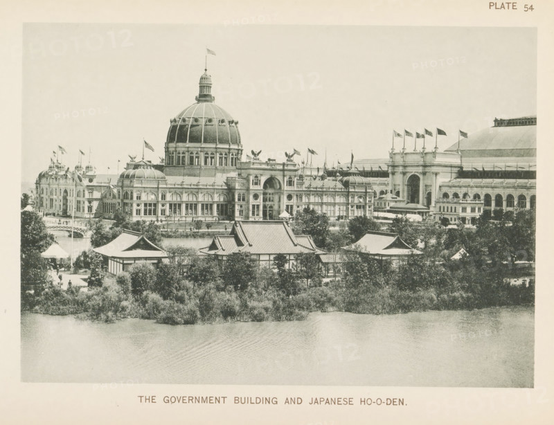 View of the exhibition building for the United States and the Japanese pavilion at the World's Columbian Exposition in Chicago in 1893, The Government Building and Japanese Ho-o-den, page, photomechanical print, number: 'Plate 54', photographer: Charles Dudley Arnold, Chicago, photographer: HD Higinbotham, clichémaker: anonymous, 1893, Charles Dudley Arnold, HD Higinbotham, photographer, clichémaker, North America, Illinois, paper, collotype, photogravure, height 133 mm x width 190 mm, world fair, world exhibition, World's Columbian Exposition, A wide view shows a large classical building with a central dome topped by a flag, flanked by ornate wings with arched windows and smaller domes, multiple flags flying along the roofline, sculpted eagle figures on roof parapets, and a grand arched entrance; in front of this building are traditional Japanese-style pavilions with tiered roofs surrounded by trees and a body of water in the foreground with rippled surface.