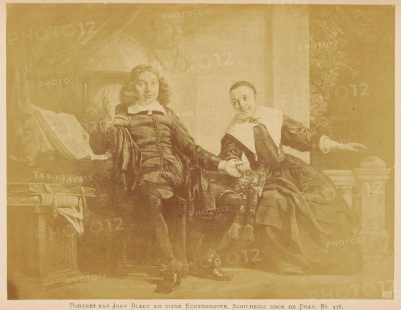 Photographic reproduction of a painting of Joan Blaeu and his wife by Jan de Braij, Portrait of Joan Blaeu and his Wife, Painting by de Bray, photograph, reproduction, page, number: 'No. 376.', photographer: Pieter Oosterhuis, Amsterdam, after painting by Joseph de Bray, 1876, paper, albumen print, height 148 mm x width 192 mm, Person, Johannes Willemszoon Blaeu, historical persons, Historical Exhibition Amsterdam, Oudemannenhuis (Amsterdam), Period, A faded sepia-toned painting shows two seated figures in period clothing on a bench or couch, one wearing a dark buttoned coat with a wide white collar and long curly hair, the other wearing a dark dress with a large white collar and a tied ribbon at the neck, their hands touching over an embroidered cushion with tassels, an open book and stacked volumes rest on a table beside them, a carved architectural detail and draped fabric appear in the background, and a faint bust or statue is visible above and behind the seated figures.