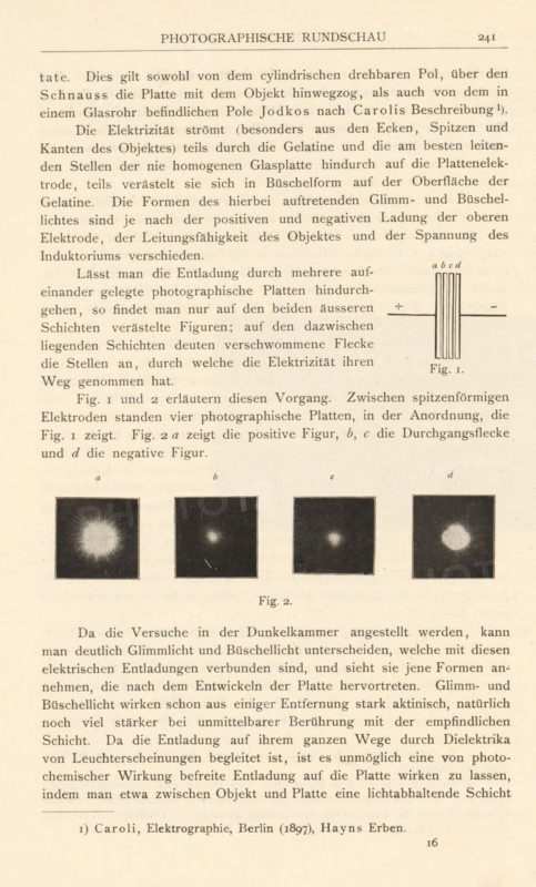 Representation of electricity through four different layers during the process of making an electrography, page, photomechanical print, inscription: 'a, b, c, d', clichémaker: anonymous, c. 1893 - in or before 1898, photographer, paper, autotype, height 21 mm x width 111 mm, electrical phenomena, A page from a printed publication showing dense blocks of serif text across the top and bottom with a centered header and a page number, a small schematic drawing of parallel vertical bars with horizontal lines beside it located toward the right middle, and a row of four square photographic plates near the center each showing varying circular light patterns against dark backgrounds, the first plate exhibiting a bright radiating burst, the second and third showing smaller diffuse bright spots, and the fourth showing a larger fuzzy bright area; the page has an aged, slightly yellowed paper tone with margins and a small footnote area at the bottom.