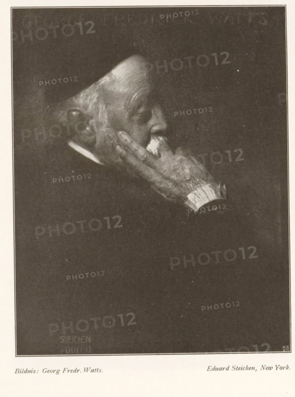 Bildnis: Georg Fred. Watts, Portrait of Georg Frederick Watts, George Fredrick Watts, page, photomechanical print, photographer: Edward Steichen, cliché maker: Meisenbach, Riffarth & Cie. (possibly), Berlin, c. 1898 - in or before 1903, paper, autotypie, height 164 mm x width 130 mm, Print on third unnumbered page after page 182., Person, George Frederick Watts, historical persons, A dark, grainy portrait of an elderly man in profile against a mostly black background, with his head slightly bowed and his hand resting against his cheek; he has a bald crown, white hair at the temple, a bushy white mustache, visible facial wrinkles, and a textured hand with a cuff visible at the wrist, the image framed by a light border and a wider light margin around the edges.