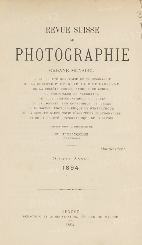 Revue suisse de photographie, Société genevoise de photographie ... et al., book, collector's mark: 'Dr. Frans de vos, 64 tot Rivierenlaan, 64, Deurne, ...', annotation: 'Je. van Severen, Ruysselede', number: '243', date: 'Nov 1994', editor (person who revises): Eugène Demole, 1894, Eugène Demole, editor (person who revises), biological material, paper, leather, printing, two-color autotype, collotype, photoaquatint, agate marbled paper, spanish marbled paper, height 230 mm x width 164mm x thickness 26mm, A vertically oriented aged paper page with a centered large title area near the top, multiple lines of fine printed lines and decorative separators, a prominent large word set in bold serif letters across the upper middle, smaller blocks of evenly spaced text lines below it, a narrow ornamental line and a small italic phrase positioned to the right of center, a midpage year set in bold digits, a thin horizontal decorative rule further down, and additional centered text and smaller dig...
