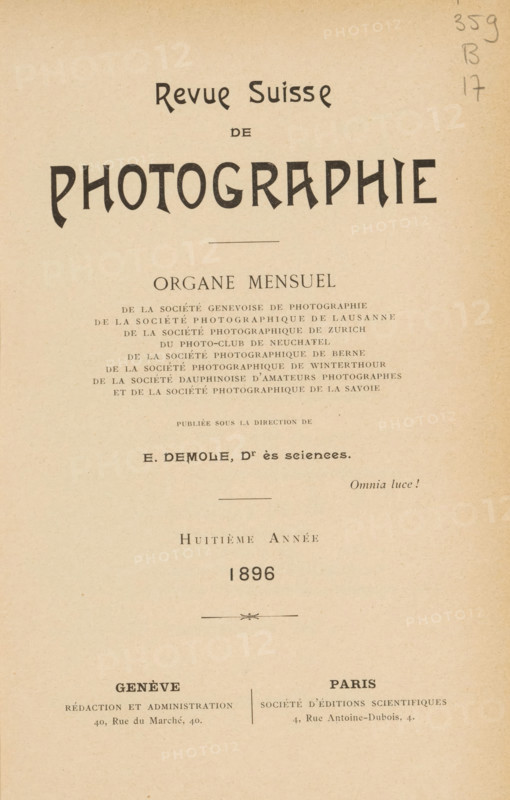 Revue suisse de photographie, Société genevoise de photographie, et al., book, name: 'Jer. van Severen, Ruysselede', annotation: 'NOV, 1994', collector's mark: 'Dr. Frans de Vos, 54, Ter Rivierenlaan, DEURNE, Telst.: 5.6.90 - Postcheckr. 504.1..', number: '130, 208', editor (person who revises): Eugène Demole, 1896, Eugène Demole, editor (person who revises), textile materials, pasteboard, biological material, paper, linen (material), leather, printing, shell marbled paper, agate marbled paper, lithography, autotype, collotype, height 232 mm x width 160 mm x thickness 30 mm, A yellowed page with a large bold title near the top, decorative horizontal rules, and multiple lines of smaller printed lines arranged in centered blocks, all in various serif and display typefaces, with a narrow margin on the left and right and pencil marks along the right edge.
