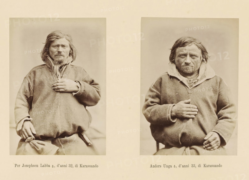 Two portraits of Per Josephsen Labba and Anders Unga, Anders Unga ?, d' anni 33, di Karasuando, Per Josephsen Labba ?, d' anni 32, page, Left a front view of Per Josephsen Labba, right a front view of Anders Unga., number: 'Tavola X.', photographer: Paolo Mantegazza, Scandinavia, photographer: Carlo Pietro Stefano Sommier, c. 1870 - in or before 1880, paper, albumen print, height 254 mm x width 340 mm, Photo in photo section at the back, adult man (front view), Two sepia-toned portrait photographs placed side by side on a light background, each showing a seated person from the waist up wearing heavy, coarse outer garments with high collars and visible stitching; both have one hand resting on their chest and the other hand visible near their lap. The person on the left has medium-length tousled hair, a short beard, a layered scarf or collar around the neck, and a large loose-fitting garment tied at the waist; the person on the right has shorter hair, a trimmed beard, a thick collar turn...
