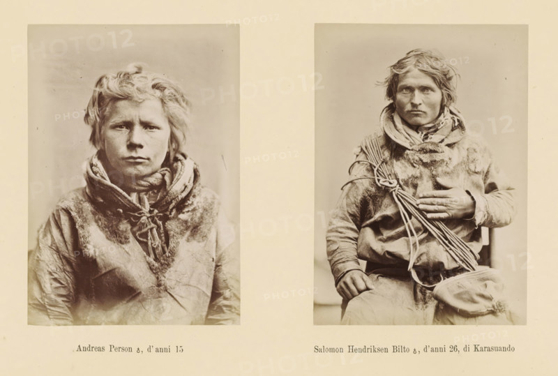 Solomon Hendriksen Bilto ?, d' anni 26, di Karasuando, Two portraits of Andreas Person and Solomon Hendriksen Bilto, Andreas Person ?, d' anni 15, page, Left a front view of Andreas Person, right a front view of Solomon Hendriksen Bilto., number: 'Tavola XI.', photographer: Paolo Mantegazza, Scandinavia, photographer: Carlo Pietro Stefano Sommier, c. 1870 - in or before 1880, paper, albumen print, height 254 mm x width 340 mm, Photo in photo section at the back., fashion, clothing (fur used for clothes), adult man (front view), Two sepia-toned portrait photographs placed side by side on a pale background are visible. The left portrait shows a young person with light-colored tousled hair and a solemn expression wearing a fur-lined garment and a thick wrapped scarf tied at the front; the clothing appears textured and worn. The right portrait shows an older person seated, with slightly longer hair and a direct gaze, wearing layered clothing including a fur-lined outer garment and a wrappe...