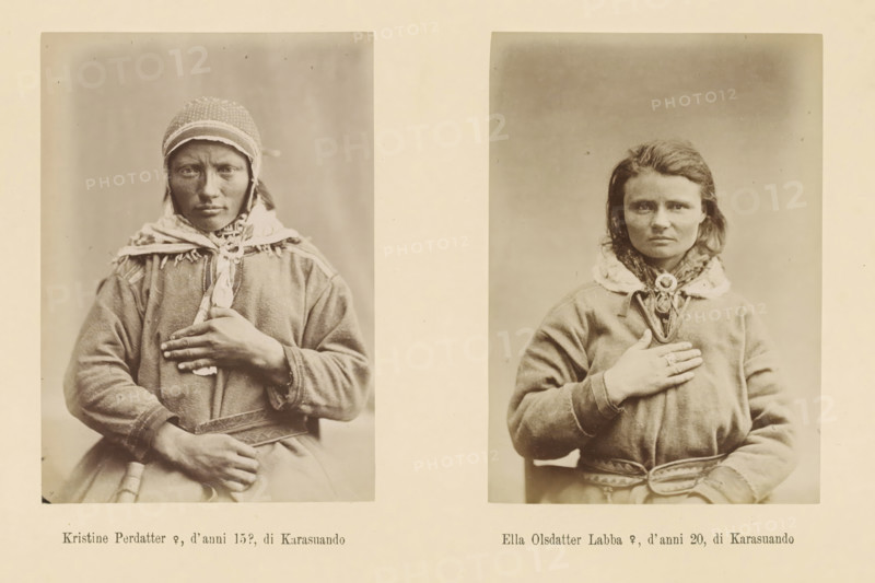 Ella Olsdatter Labba ?, 20 years old, of Karasuando, Two portraits of Kristine Perdatter and Ella Olsdatter Labba, Kristine Perdatter ?, 15 years old?, page, On the left a front view of Kristine Perdatter, on the right a front view of Ella Olsdatter Labba., number: 'Tavola XXIX.', photographer: Paolo Mantegazza, Scandinavia, photographer: Carlo Pietro Stefano Sommier, c. 1870 - in or before 1880, paper, albumen print, height 254 mm x width 340 mm, Photo in photo section at the back, head-gear, adult woman (front view), Two sepia-toned portrait photographs printed side by side on a light background, each showing a young woman from the waist up facing the camera with a hand placed over the chest; the left portrait features a woman wearing a textured cap with ear flaps and a fringed shawl tied at the neck, a plain long-sleeved garment, and a visible hand resting over the chest and another on the lap, while the right portrait shows a woman with short hair wearing a decorated collar or scar...
