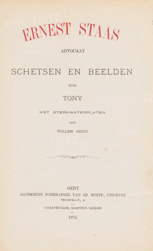 Ernest Staas, lawyer: sketches and images, by Tony (Anton Bermann), with strong water plates by Willem Geets, book, annotation: 'MAY, 1988', printmaker: Willem Geets, writer (clerical worker): Tony, publisher: Adolph Joseph Hoste, Ghent, publisher: Martinus Nijhoff, The Hague, 1874, writer (clerical worker), textile materials, pasteboard, biological material, paper, leather, linen (material), printing, albumen print, decorated paper, height 280 mm x width 193 mm x thickness 20 mm, A cream-colored page with aged spots and slight discoloration, featuring an arched band of red ornamental typography near the top and several lines of small, dark printed text centered vertically and horizontally, a delicate horizontal decorative flourish positioned midway down the page, and additional lines of printed text toward the lower half, all on a slightly textured background.