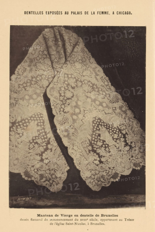 Coat with lace, Manteau de Vierge en dentelle de Bruxelles, Dentelles exposées au Palais de la Femme, a Chicago, page, photomechanical print, inscription: 'dessin flamand du commencement du XVIIIe siècle, appartenant au Trésor, de l'église Saint-Nicolas, à Bruxelles.', Chicago, c. 1888 - in or before 1893, North America, Illinois, paper, collotype, photoprint, height 153 mm x width 114 mm, lace, coat, cape, A sepia-toned photograph of a delicately patterned lace mantle draped against a dark background, showing scalloped edges and dense floral and geometric lace motifs; the lace forms two overlapping panels with intricate openwork, clusters of floral designs, and mesh-like filler areas; the surrounding border of the image includes a light-colored margin at top and bottom and narrow strips of darker space framing the lace.