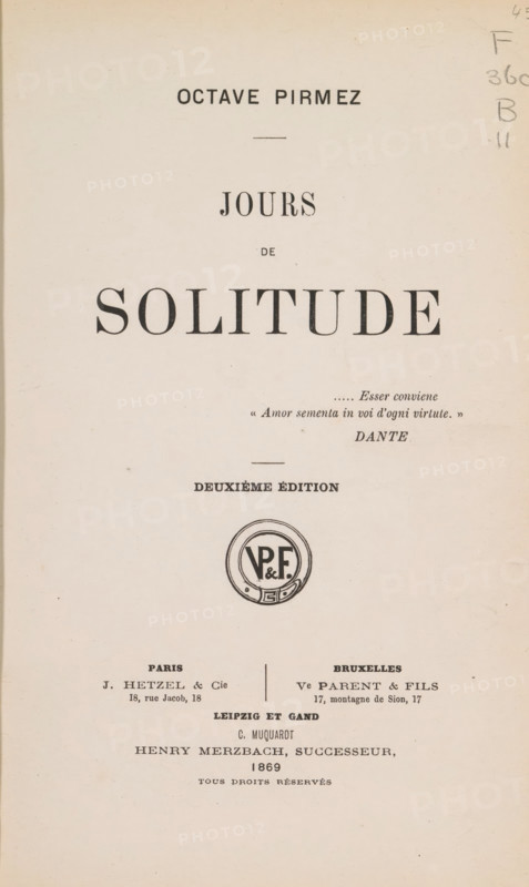Jours de solitude, book, writer (clerical worker): Octave Pirmez, publisher: J. Hetzel et Cie., Paris, publisher: Parent et Fils, Brussels, publisher: C. Muquardt, Ghent, Leipzig, c. 1869, writer (clerical worker), pasteboard, biological material, paper, leather, printing, albumen print, combined marbled paper, height 234 mm x width 161 mm x thickness 29 mm, A cream-colored page with centered large serif headings and smaller lines of text arranged vertically, a circular decorative emblem near the middle, faint pencil marks at the top right edge, and a mostly blank lower half showing slight paper texture and minor spots.