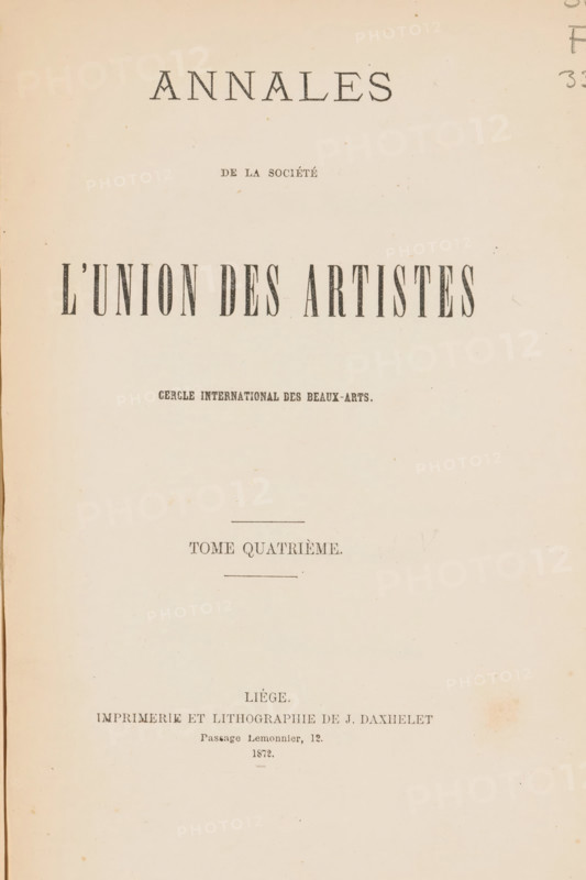 Annales de la Société l'union des artistes, book, annotation: 'APR, 1998', publisher: J. Daxhelet, Liège, 1872 - 1878, J. Daxhelet, publisher, pasteboard, paper, printing, lithography, stone marbled paper, cocoa marbled paper, albumen print, carbon print, height 248 mm x width 170 mm x thickness 43 mm, A cream-colored page with a vertical crease along the left edge and small scattered foxing spots, showing several lines of centered printed elements interrupted by thin horizontal rules, and a small ink smudge near the right edge.