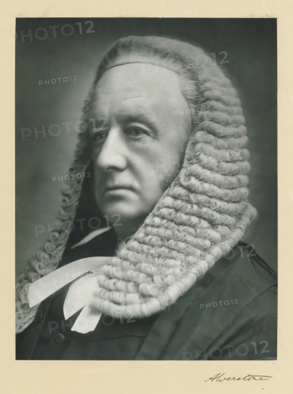 The right honorable lord Alverstone, GCMG, photograph, page, inscription: '55, Baker St, London, W.', annotation, photographer: Elliott & Fry, c. 1893 - c. 1903, paper, carbon print, height 227 mm x width 171 mm, Person, Richard Everard Webster, wig, historical persons (portraits and scenes from the life) ((full) bust portrait), A close black and white portrait of an older person wearing a traditional curled wig that frames the face and falls over the shoulders, with a solemn expression and gaze directed slightly away from the camera, wearing dark robes and a white neckband visible at the collar.