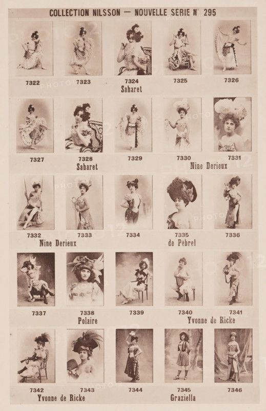 25 portraits of Saharet, Nine Derieux, De Pébrel, Polaire, Yvonne de Ricke and Graziella, Collection Nilsson - Nouvelle Série, page, photomechanical print, number: 'No 295', c. 1895 - in or before 1900, paper, collotype, photoprint, height 238 mm x width 153 mm, Person, historical persons - BB - woman, portrait of actor, actress, A vertically oriented sepia-toned poster grid showing rows of small vintage portrait photographs of women in theatrical or ornate costumes, arranged in columns and rows with spacing between each image; the portraits feature various poses including seated, standing, and leaning, with many wearing large decorative hats, feathered headpieces, lace, ruffles, fans, and layered dresses, some holding props such as parasols, chairs, or fabric drapes; the women display varied facial expressions and hairstyles, and several images show decorative studio backdrops or furniture; the poster has margins and horizontal bands separating rows of portraits, and there are larger ...