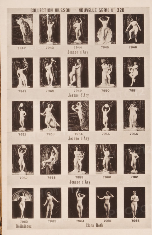 25 portraits of Jeanne d'Ary, Delinières and Clara Beth, Collection Nilsson - Nouvelle Série, page, photomechanical print, number: 'No 320', c. 1895 - in or before 1900, paper, collotype, photoprint, height 240 mm x width 153 mm, historical persons - BB - woman, A vertical sheet showing rows of sepia-toned rectangular portrait-style photographs, each featuring a single standing nude woman posed against dark drapery or simple props, arranged in a grid with narrow light borders between images; some women hold objects like a wreath or a lyre or a round disc, some lean on pedestals or draped fabric, and a few images include sculptural elements or draped cloth; the sheet has a light background and an overall aged, slightly speckled appearance.