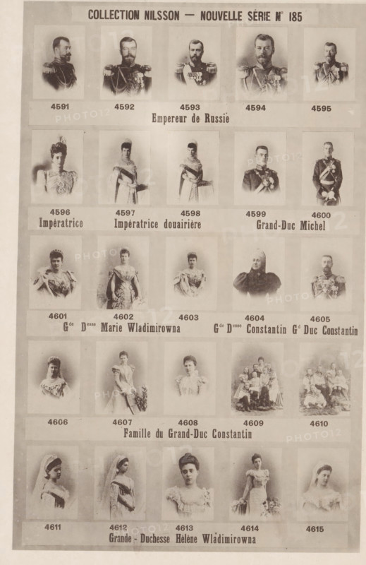 25 portraits of Nicholas II of Russia, Yelena Vladimirovna Romanov and others, Collection Nilsson - Nouvelle Série, page, photomechanical print, inscription: 'Empereur de Russie, Impératrice Impératrice douairière Grand-Duc Michel, Gde Desse Marie Wladimirowna Gde Desse Constantin Gd Duc Constantin, Famille du Grand-Duc Constantin, Grande-Duchesse Hélène Wladimirowna', number: 'No 185', c. 1894 - in or before 1899, paper, collotype, photoprint, height 239 mm x width 153 mm, Person, Nicholas II Alexandrovich (Tsar of Russia), Helena Vladimirovna of Russia, historical persons - BB - woman, A vertically oriented sepia-toned print showing rows of small portrait photographs arranged in a grid, each portrait set inside a pale rectangular frame with a narrow margin; the portraits feature men and women in formal attire and military uniforms, several wearing medals, epaulettes, sashes, and decorative collars, and several women wearing ornate dresses, tiaras, or veils; the top row shows five mal...