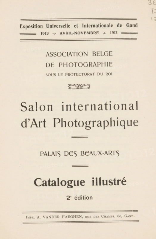 Salon international d'art photographique : Palais des beaux-arts : catalog illustré, book, date: 'NOV 1988', printer (person): A. vander Haeghen, Ghent, publisher: Association Belge de Photographie, Brussels, 1913, A. vander Haeghen, Association Belge de Photographie, printer (person), publisher, textile materials, paper, linen (material), printing, autotype, albumen print, height 218 mm x width 147 mm x thickness 7 mm, A cream-colored page with multiple lines of centered dark serif text and decorative horizontal rules, including a bold heading near the top, smaller uppercase lines beneath a small ornamental motif, a large title in mixed case occupying the central area, a medium-sized subtitle below separated by thin rules, and a partially visible line of small uppercase text near the bottom, all printed in black ink on slightly aged paper.