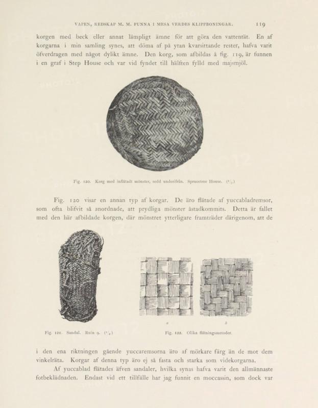 Korg with inflätadt monster, sedd underifrån. Spucetree House. Sandal Ruin 9, Woven basket and sandal found in Mesa Verde National Park, page, photomechanical print, number: 'Fig. 120. Fig. 121.', photographer: Gustaf Nordenskiöld (possibly), Mesa Verde National Park, cliché maker: Angerer & Göschl, C., Vienna, c. 1891 - in or before 1893, North America, Lower Austria, Colorado, paper, autotypie, height 365 mm x width 270 mm, Prints on page 119., shoes, sandals, container made of plant material other than wood: basket, A faded page showing detailed black and white illustrations of woven objects, including a circular woven lid or basket top with a chevron-like pattern near the top center, a long woven sandal-like object with a textured surface on the left middle, and two square woven pattern samples composed of interlaced strips on the right middle, all arranged on a light beige background with faint printed lines and margins.