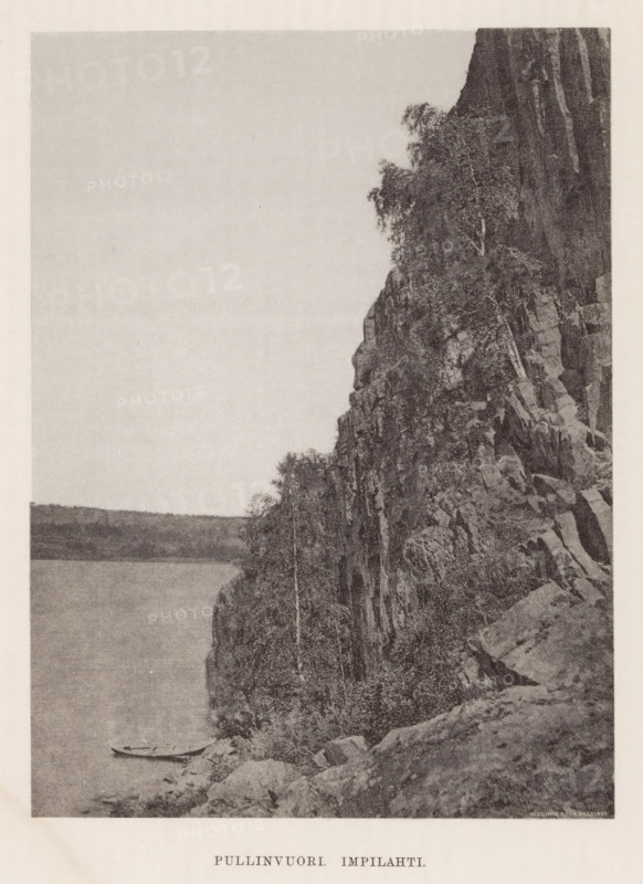 Rock wall on a body of water with an empty canoe, Pullinvuori Impilahti, page, photomechanical print, photographer: Impi Backman, cliché maker: anonymous, printer (person): Weilin & Göös, c. 1888 - c. 1893, printer (person), paper, autotypie, height 212 mm x width 157 mm, rowing-boat, canoe, landscapes with waters, waterscapes, seascapes (in the temperate zone), rock-formations, Karelia, A tall rocky cliff covered with trees rises on the right side of the image, showing exposed stone faces and scattered vegetation; at the base of the cliff a narrow shoreline meets a calm body of water where a small rowboat rests near the edge; the left side of the image shows the open water stretching toward a distant, low-lying horizon under a mostly clear sky.