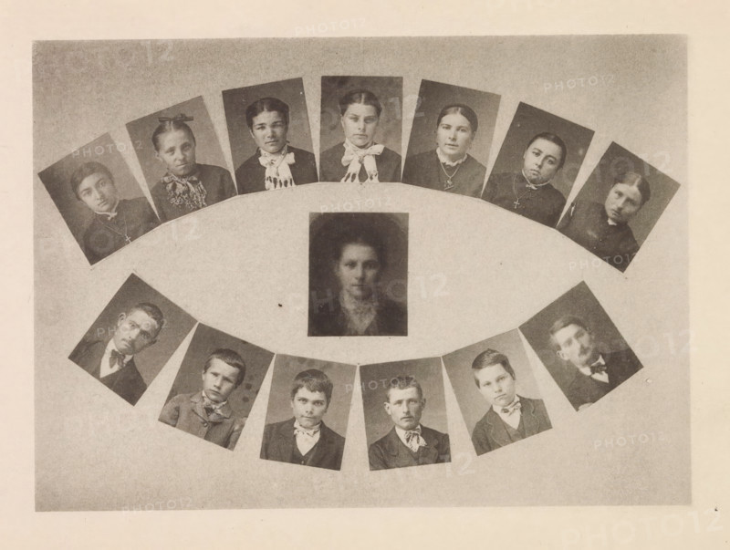 Thirteen portraits of inhabitants around the Montagne Noire, with a superimposition of these portraits in the middle, page, photomechanical print, photographer: Arthur Batut, Midi-Pyrénées, cliché maker: anonymous, France, c. 1877 - in or before 1887, paper, collotype, photoprint, height 102 mm x width 141 mm, Print on frontispiece., anonymous historical person depicted, human types, A sepia toned collage of portrait photographs arranged in a circular pattern on a textured background, showing a central rectangular portrait surrounded by smaller tilted rectangular portraits of women at the top and men at the bottom, each head-and-shoulders image showing formal attire and varied facial expressions, with some subjects wearing bows or scarves and a few wearing necklaces or pendants, all photographs set against darker backgrounds and separated by a pale circular band.