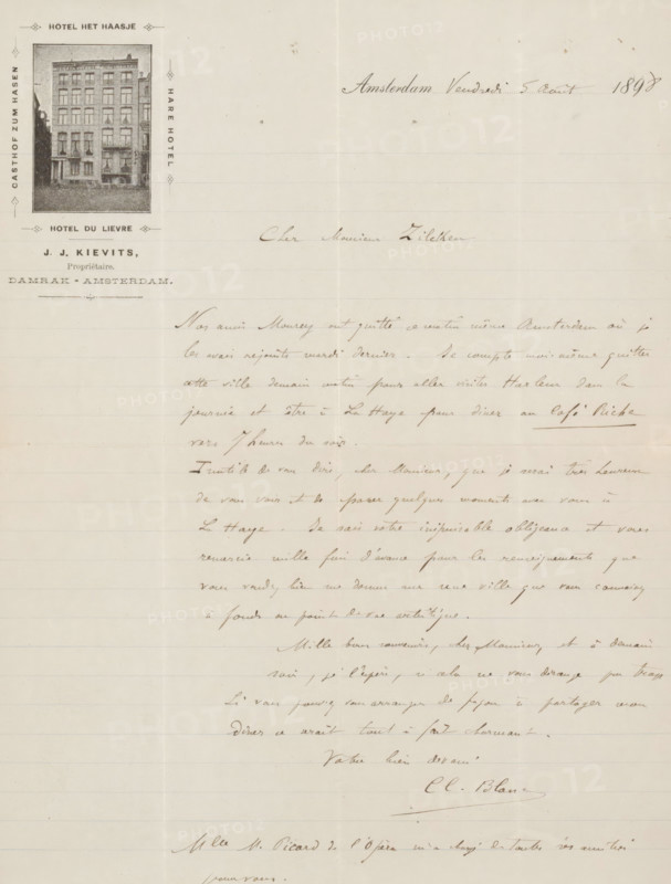 Letter to Philip Zilcken, letter, Letter contains notes from Philip Zilcken on verso., writer (clerical worker): Claudius Blanc, Amsterdam, writer (clerical worker): Philip Zilcken, 1898-08-05, writer (clerical worker), draftsman (artist), paper, materials by function, lined paper, ink, pencil, writing (processes), pen, printing, height 425 mm x width 425 mm, Person, Gabriel Mourey, The Hague, Haarlem, A cream-colored sheet with faint horizontal lines and a vertical fold down the center, featuring an inset vignette of a multi-story building with multiple windows and a doorway in the upper left area, decorative border elements framing the vignette, and cursive handwriting across the page in brown ink with varying line spacing and slanted strokes.