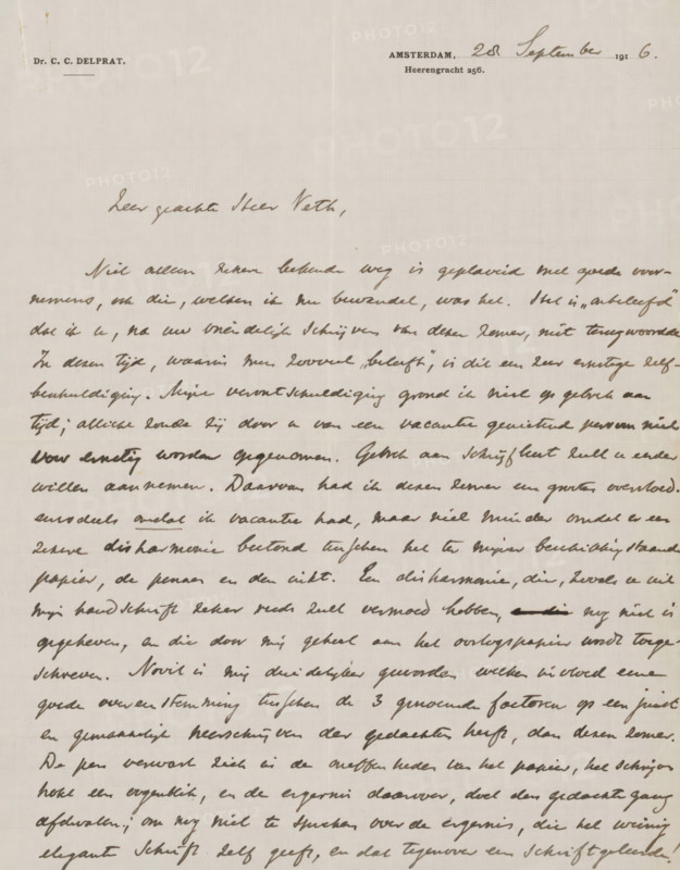 Letter to Jan Veth, letter, writer (clerical worker): CC Delprat, Amsterdam, 1916-09-28, writer (clerical worker), paper, materials by function, lined paper, ink, writing (processes), pen, printing, height 425 mm x width 425 mm, Person, Jan Veth, family life, A sheet of aged paper with a faint grid texture, featuring dark brown handwritten cursive across most of the page and printed headings near the top; the handwriting varies in size and slant and forms continuous lines that run horizontally, with occasional darker, bolder strokes. The top left shows a small printed name line, and the top right contains a printed city line with a short handwritten word beside it. The page has a vertical fold crease down the center and a few small spots and light stains near the edges. The ink appears slightly faded in places, and the margins are mostly clear of writing.