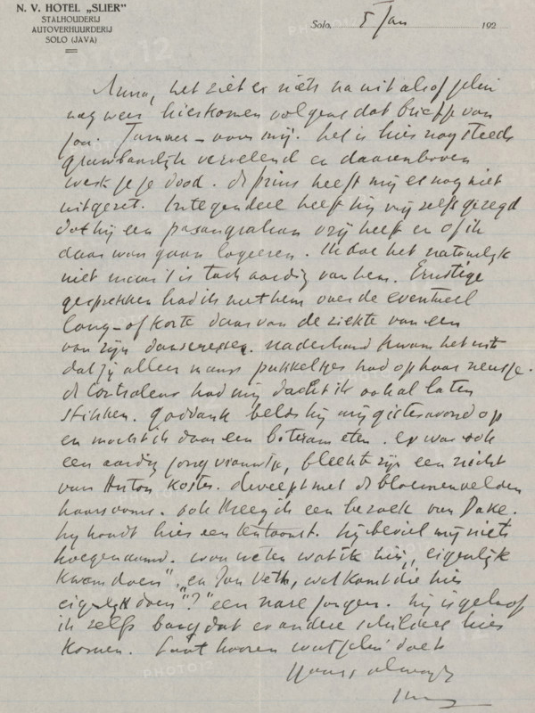 Letter to Anna Dorothea Dirks, letter, Dated January 5. In later hand 1922., writer (clerical worker): Isaac Israels, Solo, 1920 - 1929, writer (clerical worker), Java, Central Java, paper, materials by function, lined paper, ink, writing (processes), pen, printing, height 425 mm x width 425 mm, Person, Jan Veth, Carel Lodewijk Dake, Anton L. Koster, Anna Dorothea Dirks, exhibition, art, diseases, A sheet of lined paper with handwritten cursive covering most of the page, darker ink strokes varying in thickness and pressure, with the handwriting slanting slightly and filling nearly the entire sheet; a printed hotel letterhead appears near the top left corner and a short printed line and small printed text sit near the top right; a central vertical fold is visible, creating a pale crease down the middle; the paper shows a slightly aged, off-white tone with subtle spotting and faint horizontal blue guide lines; the ink is a dark brown-black and there are places where the pen lifted or the...