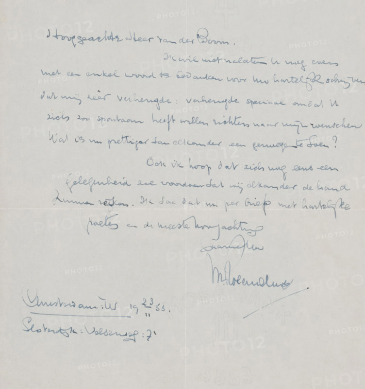 Letter to A. van der Boom, letter, watermark, writer (clerical worker): unknown, Sloterdijk, 1953-11-23, writer (clerical worker), Amsterdam, materials by function, paper, ink, writing (processes), pen, height 425 mm x width 425 mm, Person, Willem Bogtman, A. van der Boom, A sheet of off-white paper with faint creases and a vertical fold down the center, covered in multiple lines of cursive handwriting in bluish ink across the upper and middle areas, with a distinct looping signature near the middle right and additional handwritten marks and a horizontal underline toward the lower left, small smudges and tiny spots of discoloration scattered across the surface, and overall aged, slightly textured appearance.