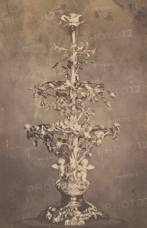 A photograph of a silver centerpiece or 'coupe de mariage' crafted by the Amsterdam silversmith Johann Georg Christopher Meijer pasted onto a dedicationed cardboard, photograph, Photograph of the silver 'coupe de mariage', a gift from the children on the occasion of the 50th wedding anniversary of Isaac Abraham Mendes (1788-1869) and Rachel Cohen da Silva (1788-1868) on June 29, 1858. The centerpiece is now located in the Amsterdam Museum and was crafted by the Amsterdam silversmith Johann Georg Christopher Meijer and purchased from Benten & Sons, inscription: 'TÉMOIGNAGE de vive tendresse et d'Harmonie entre tous les enfants', inscription: 'photo of Coup SAS gift from Mr. Mendes 1932. Also included is a mah. cupboard for coup, a family tree of the family, signed (behind glass with black frame) and a certificate with the names of the donors and donors. Anno 1858.', inscription: 'OFFERT à nos bien aimés père et mère Le 50-Anniversaire de leur Mariage', inscription: '29 JUIN 1858 Jour de...