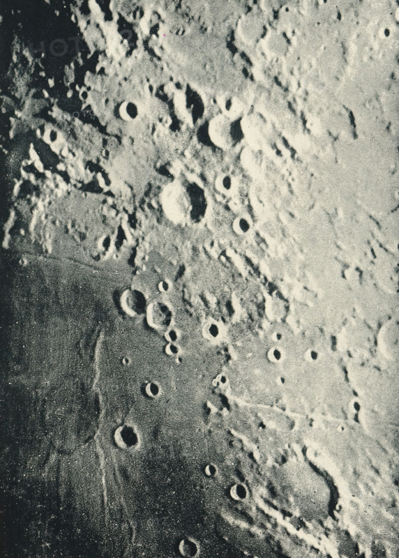 Moon landscape with a map with some craters, page, photomechanical print, tracing, inscription: 'Photographie lunaire obtenue à l'observatoire de Paris, SUD, OUEST, EST, NORD', maker: Loewy et Puiseux, Observatoire de Paris, c. 1891 - in or before 1896, Loewy et Puiseux, Paris, paper, autotypie, height 157 mm x width 113 mm, with map on tracing paper that can be placed over the print., surface of the moon, Moon, A textured surface covered in circular depressions of varying sizes, with raised rims and shadowed interiors, appearing in a grainy monochrome palette; irregular ridges and rough patches surround the depressions, creating a pitted, uneven landscape with contrasts between lighter raised areas and darker recessed zones.