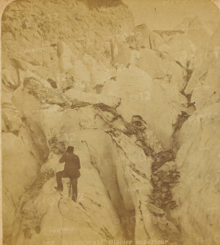 View of a pass in the High Grindelwald Glacier, Switzerland, Grindelwald : Glacier superior, Views and landscapes in Europe, Africa and Asia, Geographical Sculpture Gallery, collected by MJ Broekhuijsen, Head of a school in Amsterdam, stereograph, Numbered 588 in the lower left of the photo., annotation: 'Grindelwald is a high valley between the Bernese Alps and the Faulhorn mountain range, traversed by the Black Lutschine, +, - 1000 M. above sea level, with an upper and lower glacier., The image clearly shows us how dangerous climbing a glacier can be.', publisher: Merkelbach & Co., Amsterdam, compiler (person in literature): Martien Johan Broekhuijsen, c. 1905, photographer, compiler (person in literature), pasteboard, paper, albumen print, height 88 mm x width 177 mm, Part of a group of 52 stereophotos used in primary education as a supplement to school charts. The entire series consisted of 274 items in 10 categories (A to K)., glacier, mountain climbing, mountaineering, High Grind...