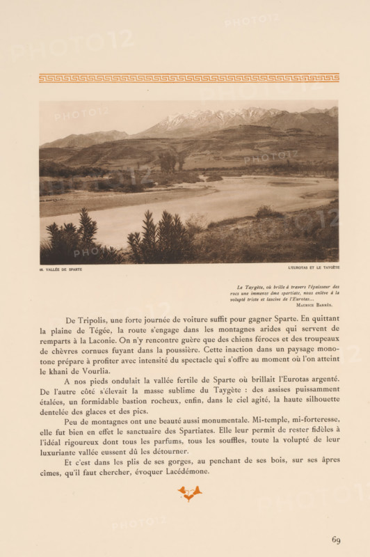 Vallée de Sparte, l'Eurotas et le Taygète, View over the Eurotas, in the distance the Taigetos, page, photomechanical print, number: '68.', photographer: Frédéric Boissonnas, Sparta (Greece), cliché maker: Meisenbach, Riffarth & Cie., Berlin, c. 1905 - in or before 1910, Frédéric Boissonnas, Meisenbach, photographer, cliché maker, paper, collotype, photoprint, height 122 mm x width 225 mm, Photo on page 69., river, mountains, Pelopónnesos, Taigetos, Eurotas, A sepia-toned photograph of a river valley with low shrubs and tall plants in the foreground, a wide meandering river across a flat plain, rolling hills rising beyond the river, and a mountain range with snow-capped peaks in the background, all framed within a page that shows decorative elements and blocks of printed text below and beside the image.