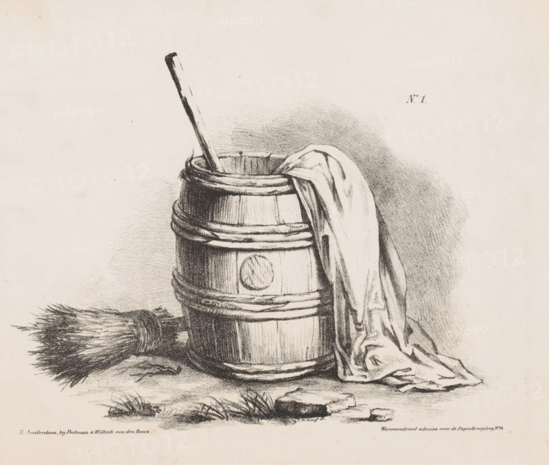 Wooden barrel with broom and cloth, Landscapes as examples for young artists, print, Series number, 1, Numbered top right: No. 1. This print is part of a cover with thirteen prints., printmaker: Cornelis de Kruyff, Amsterdam, printer (person): Portman & Willink van den Bosch, 1809 - 1854, printer (person), paper, lithography, height 205 mm x width 245 mm, wooden container: barrel, cask, bucket, (household) utensils and implements (with NAME), A charcoal drawing shows a wooden bucket with horizontal bands and a circular mark on its side, a long stick protruding from its open top, and a cloth draped over the rim and cascading down one side; beside the bucket lies a bundle of straw tied at one end, patches of grass and small stones on the ground, and shaded background strokes around the objects.