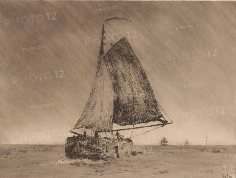 Sailing barge (original title), Sailing ship, print, printmaker: Willem Bastiaan Tholen, 1870 - 1931, paper, etching, intaglio printmaking technique, height 177 mm x width 236 mm, sailing-ship, sailing-boat, A sepia-toned drawing of a sailboat seen from behind with two large sails raised, the nearer sail darker with dense vertical hatching and the other lighter with finer lines, a mast with rigging and a small flag at the top, a hull with detailed wood grain and shading, a person seated near the stern, gentle rippling water in the foreground, a distant horizon with small triangular sails and faint vertical markers, and a textured sky filling the upper area.