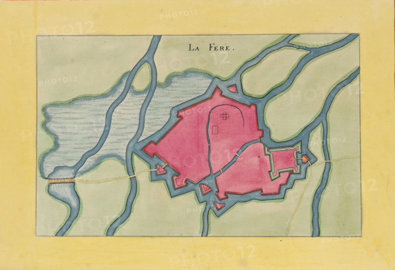 La Fere, Fortress map of La Fère, area plan, print, album page, This print is part of an album., after design by Matthäus Merian (II), publisher: Caspar Merian, Frankfurt am Main, colorer (graphic design artist): Anna Beeck, The Hague, 1656, printmaker, colorer (graphic design artist), Hessen, paper, engraving, etching, hand coloring, etching and engraving, hand colored, cut inside the plate edge and mounted in a hand-colored frame, height 178 mm x width 281 mm, height 532 mm x width 318 mm, A hand-drawn map with a pale yellow border surrounding a rectangular inner area, featuring a central irregularly shaped pink fortress outlined in dark lines and surrounded by blue moats and waterways; the waterways flow in curving paths and include shaded green edges and patterned blue areas, with bridges indicated by short tan segments; the interior of the fortress shows simple linear markings and small geometric shapes, and the map background within the rectangle is a pale green wash with faint t...