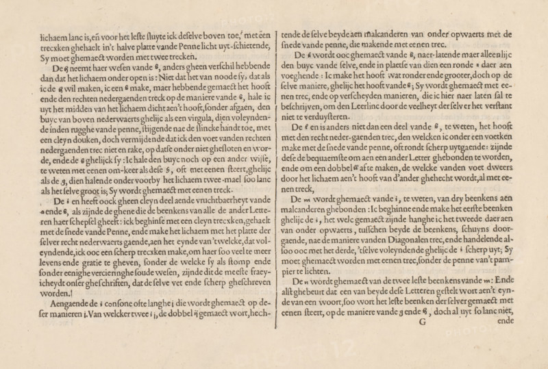Instruction on writing Dutch literature (second continuation), Underpinning of Dutch broad and small letters, Mirror of the art of writing, album page, text sheet, Folio G1r with the second continuation of the instruction on writing Dutch literature. The page is part of an album., writer (clerical worker): Jan van de Velde (I), publisher: Cornelis Claesz., Amsterdam, 1608, writer (clerical worker), paper, letterpress printing, text in letterpress, height 260 mm x width 370 mm, Aged paper with two columns of printed text divided by a thin vertical rule, the type set in a serif style with uneven ink density, margins showing slight discoloration, and faint spotting and mottling across the sheet.
