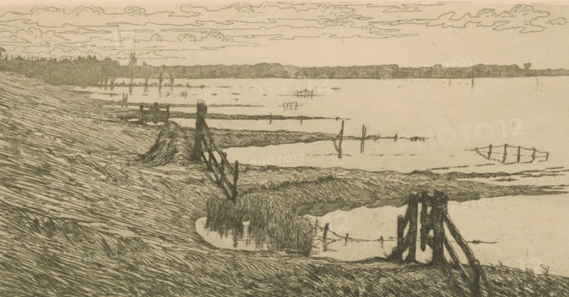 Flooded meadows near a dike, print, printmaker: Maurits van der Valk (signed by artist), 1867 - 1935, paper, etching, intaglio printmaking technique, etching with plate tone in green, height 115 mm x width 218 mm, water meadows under water, A sepia-toned landscape etching showing a shoreline with gently sloping grassy banks and reeds, wooden posts and worn fencing extending into the water, shallow tidal channels and pools reflecting the sky, a row of distant trees along the far shore, a small boat outline near the right side of the water, scattered posts and low structures emerging from the water, and a layered sky with elongated clouds.
