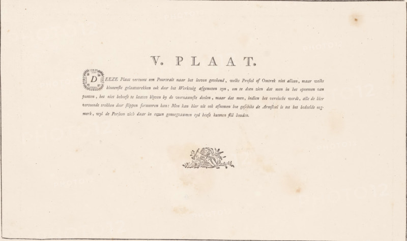 Explanation of the portrait of a man, V. Plaat, Description of a general graphometer, album page, text sheet, Series number, 5, 12, Text sheet with a Dutch-language explanation of a print depicting a portrait of a man in profile. On the left, only the outline is drawn using a graphometer. The text sheet is part of the book: AG Eckhardt, 1778., writer (clerical worker): Antoine George Eckhardt, publisher: Jan Hendrik Munnikhuizen (possibly), The Hague, 1777 - 1778, writer (clerical worker), paper, letterpress printing, text in letterpress, height 510 mm x width 330 mm, A cream-colored sheet with a thin dark border around the edges, showing printed ornamental typography centered near the top and a short paragraph of small printed lines beneath it, a decorative circular floral emblem to the left of the paragraph, and a small engraved floral cherub motif positioned below the paragraph toward the center, with scattered light brown spots and smudges across the page.