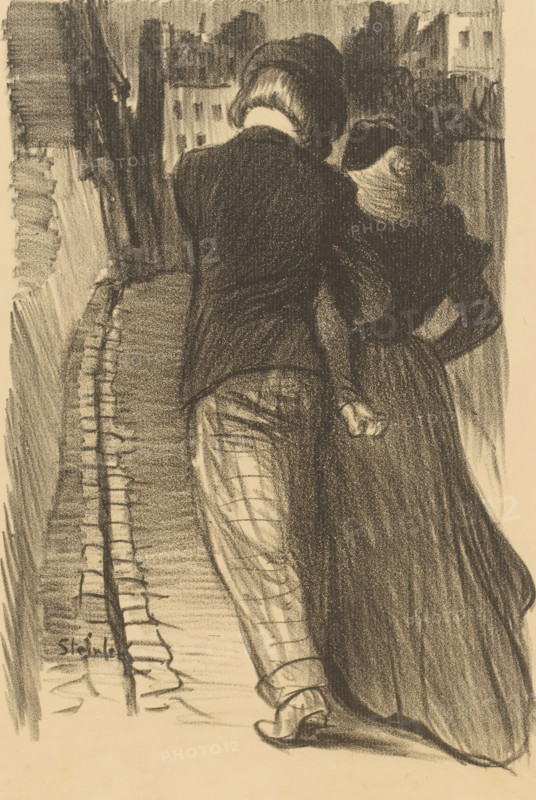Arm-armed walking couple seen from the back, print, inscription, printmaker: Théophile Alexandre Steinlen, 1881 - 1923, paper, tone lithography, tone lithography in black with tone block in beige, height 327 mm x width 251 mm, couple of lovers, A charcoal drawing shows two figures walking away from the viewer along a narrow path between buildings, the taller figure wearing a dark jacket and a hat and the shorter figure wearing a dark dress and a head covering; the taller figure has one arm around the shorter figure and the other arm hanging down, while the shorter figure's hand rests at their side. The scene includes textured shading suggesting cobblestones underfoot and vertical building facades at the left and right edges, with darker trees or structures rising in the background and a lighter sky visible above.