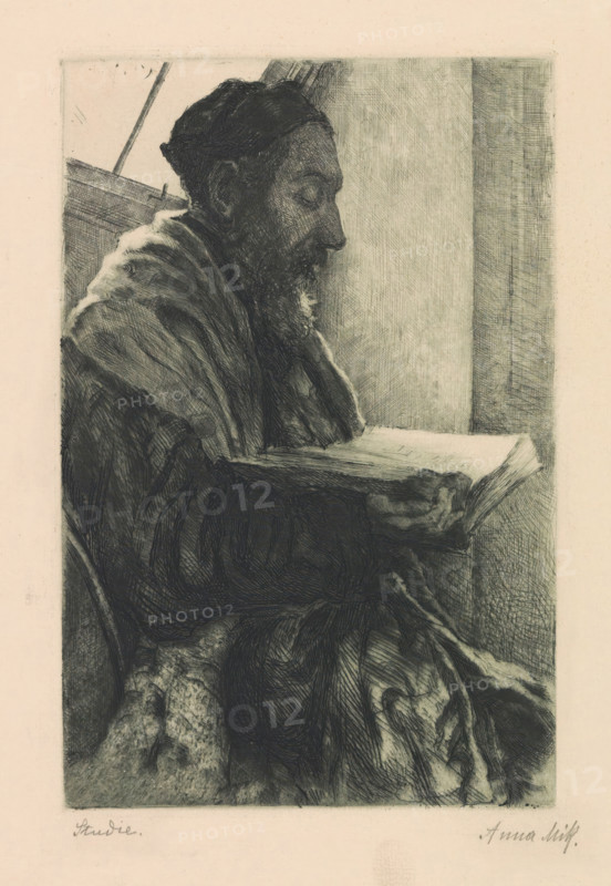 Reading Jew, Study, print, Portrait of a reading Jew with an open book in his hands. A prayer shawl lies around his shoulders., printmaker: Anna Mik (signed by artist), c. 1900 - c. 1925, paper, etching, intaglio printmaking technique, etching with plate tone in green, height 208 mm x width 138 mm, reading, book, Jewish religion and culture, A monochrome sketch of a seated bearded man in profile holding an open book, wearing layered draped clothing and a head covering, with detailed crosshatched shading on his face and garments and a textured background showing a vertical panel behind him.