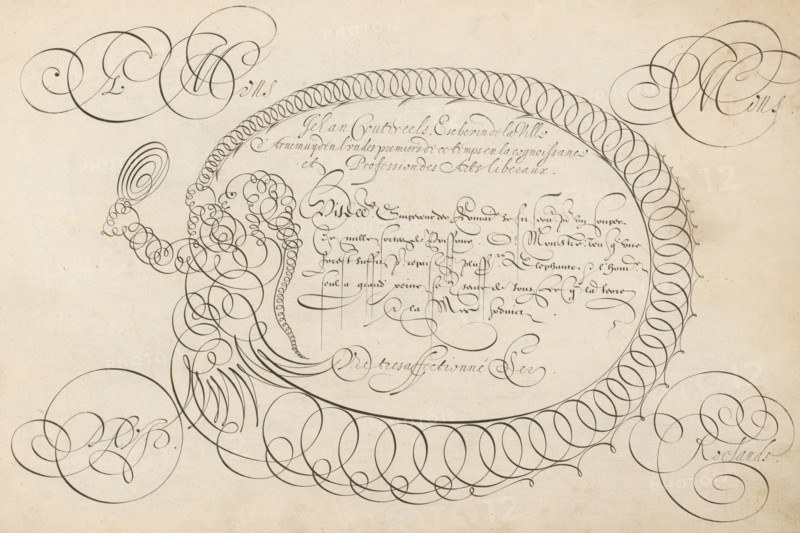 Writing sample with a figure looking in a mirror in scrollwork, 't Magazin oft pac-huys der loffelycker penn-const, print, album page, ornamental print, Writing sample with a figure looking in a mirror in scrollwork and five lines of text in French: ... Empereur des Romain ... Above this a three-line text with a dedication to Johan Coutereels, schoolmaster and alderman in Arnemuiden., printmaker: Simon Frisius, after design by David Roelands, publisher: David Roelands, Flushing, dedicated to: Johan Coutereels, Arnemuiden, 1616 - 1617, Simon Frisius, David Roelands, Johan Coutereels, printmaker, after design by, publisher, paper, engraving, gravure, height 228 mm x width 345 mm, calligraphy, A large decorative ink drawing on a textured pale paper shows an ornate circular border made of repeated overlapping loops framing a central area. Inside and around the border are many flowing curvilinear flourishes and spirals that form decorative shapes, including a stylized figure composed of tig...
